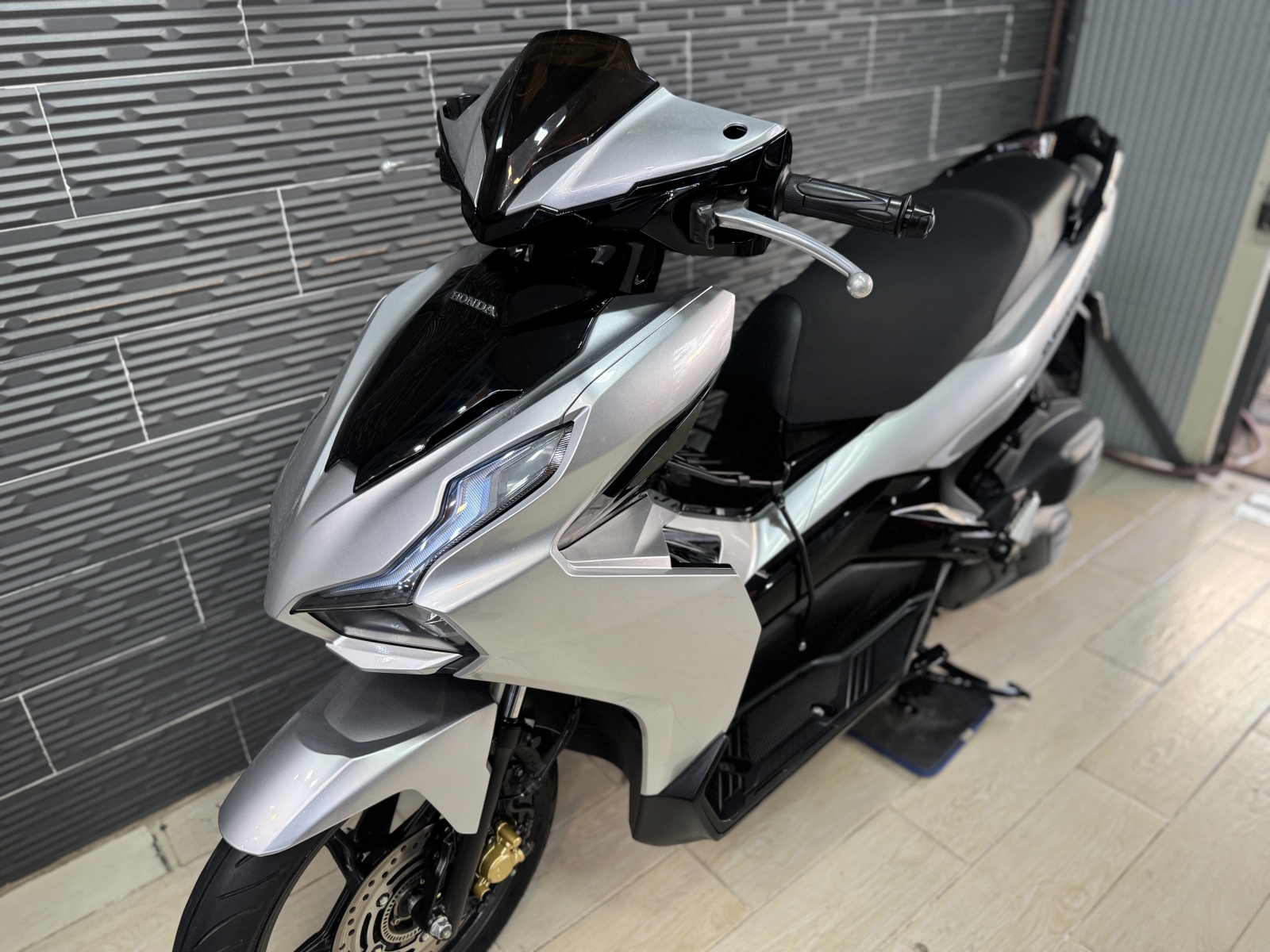 Honda AB150 date 2021 Bạc Porsche