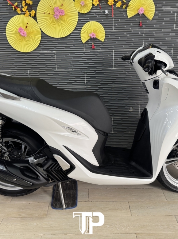 Honda SH125 date 2025 Trắng Bstp hàng bỏ mẫu