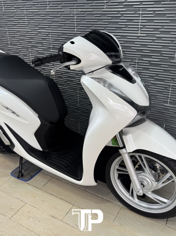 Honda SH125 date 2025 Trắng siêu keng 600 cây 