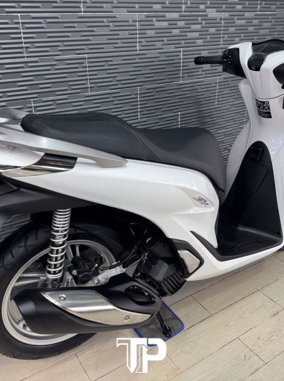 Honda SH125 date 2025 Trắng siêu keng 600 cây 