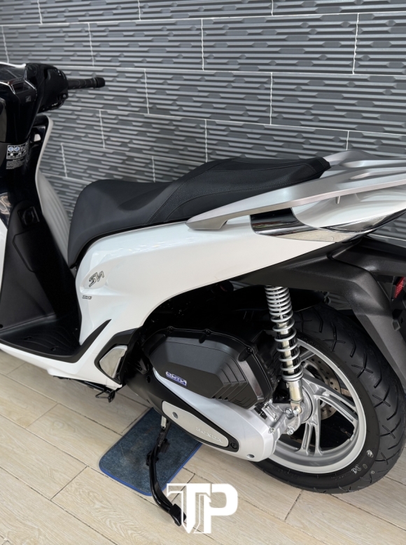 SH160 date 2025 abs Trắng Panda New 99.9%