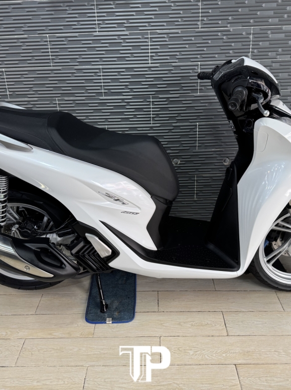 SH160 date 2025 abs Trắng Panda New 99.9%