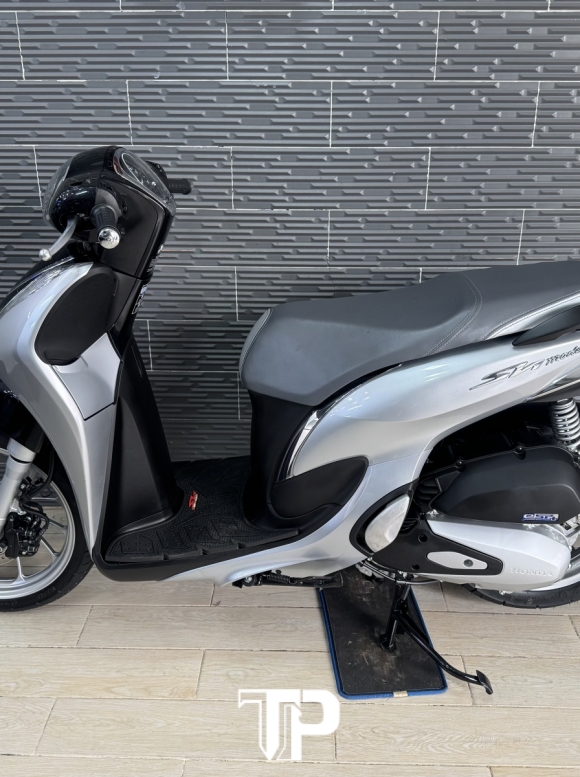 Honda SH Mode 2026 Bạc Đen Porsche