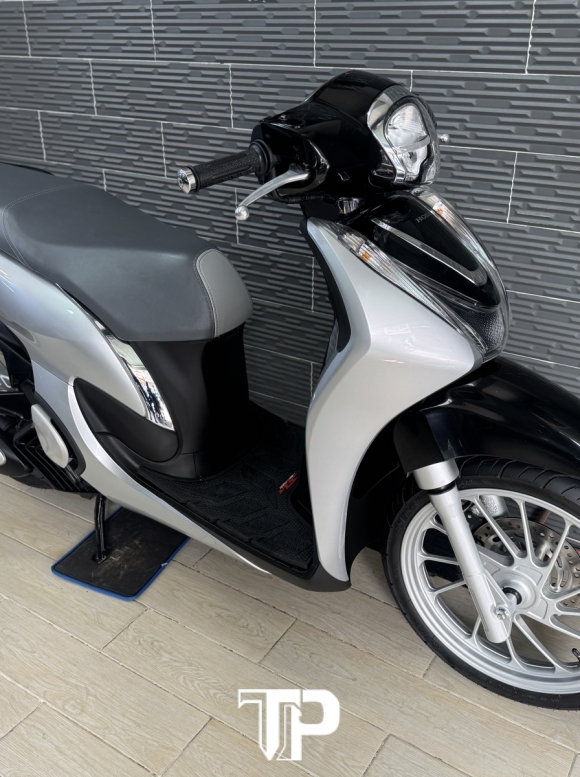 Honda SH Mode 2026 Bạc Đen Porsche