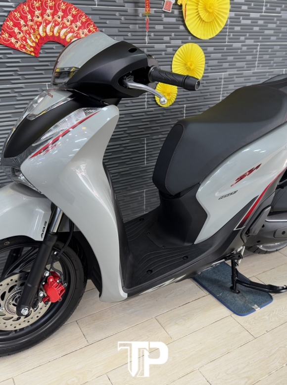 Honda SH160 date 2025 Xám Xi Măng 700 Klm