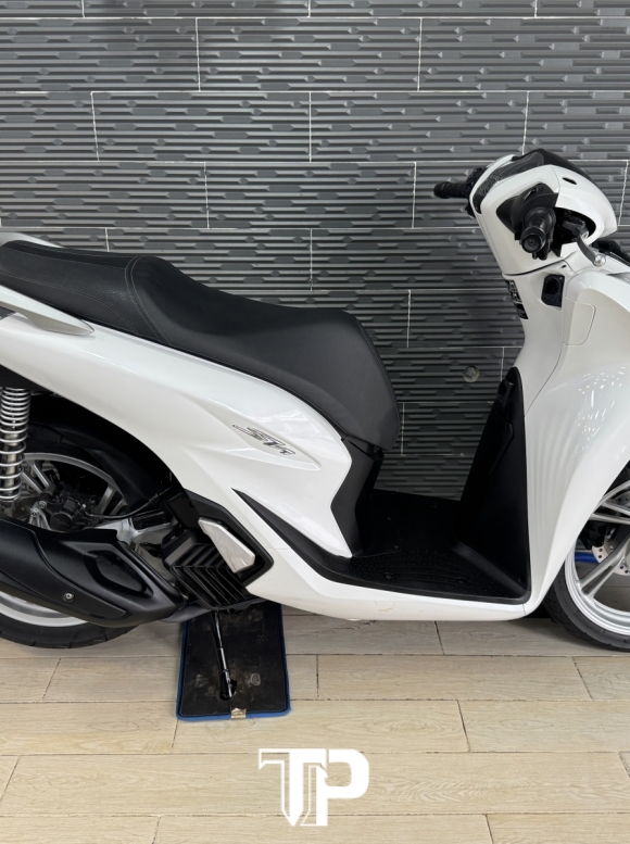 Honda SH 125 date 2025 Trắng Bs Sài Gòn