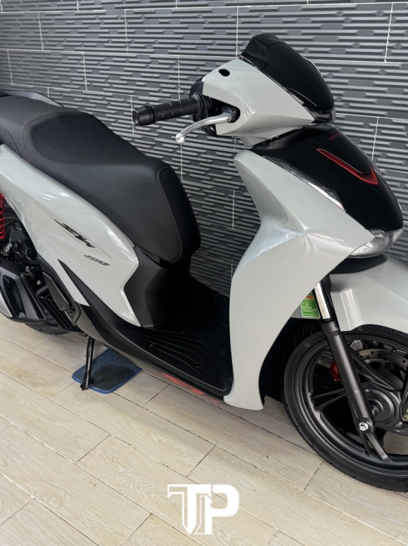 Honda SH160 mẫu mới 2026 Xám Xi Măng Sporty