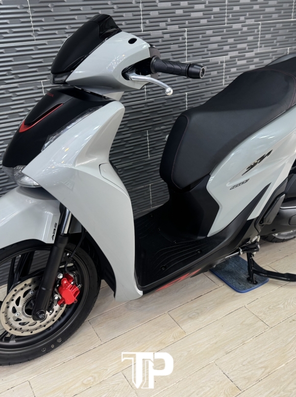 Honda SH160 mẫu mới 2026 Xám Xi Măng Sporty